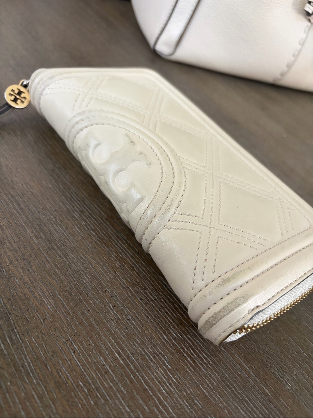 Tory Burch FLEMING SOFT ZIP CONTINENTAL WALLET Used Condition - Picture 4 of 6